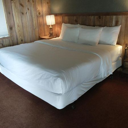 Simmer Motel Wamego Exterior foto