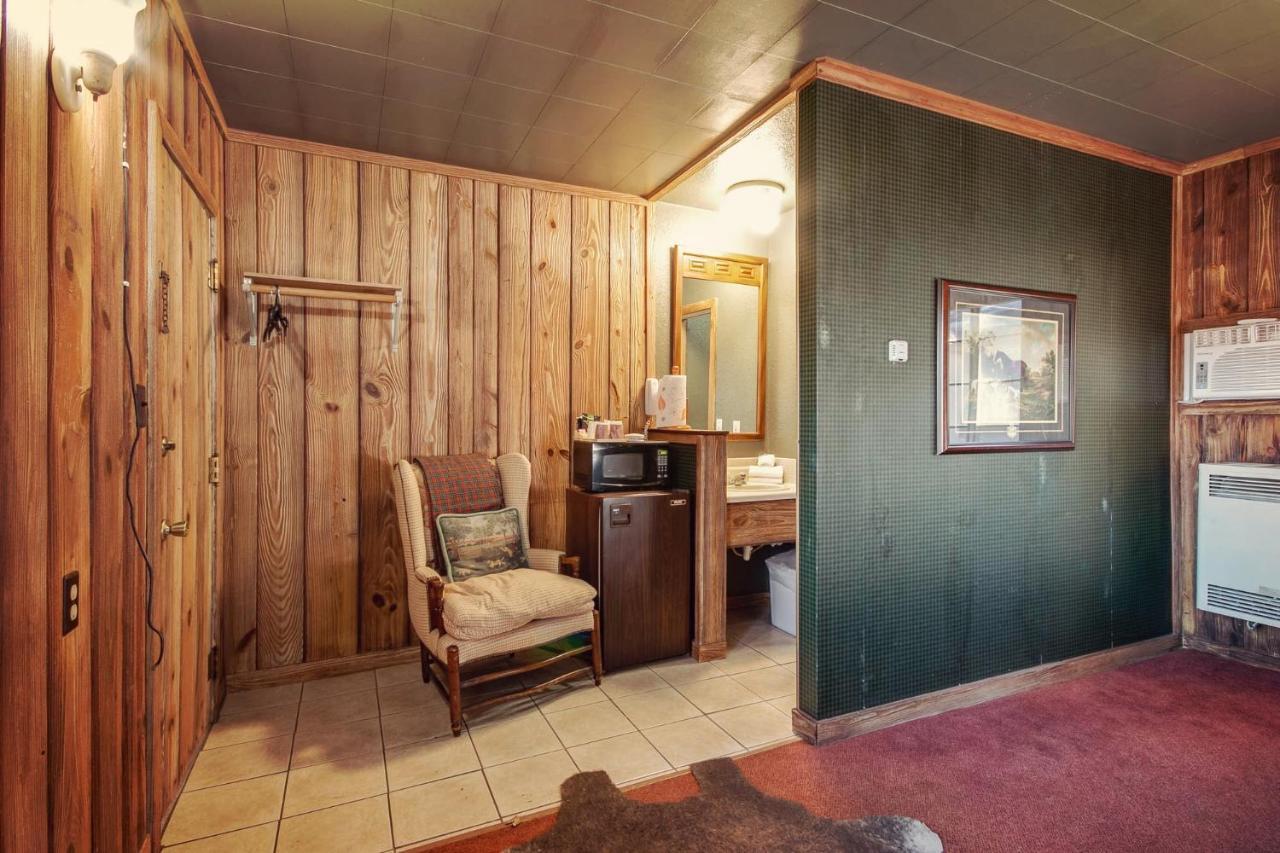 Simmer Motel Wamego Exterior foto
