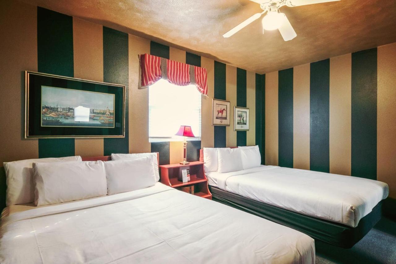 Simmer Motel Wamego Exterior foto
